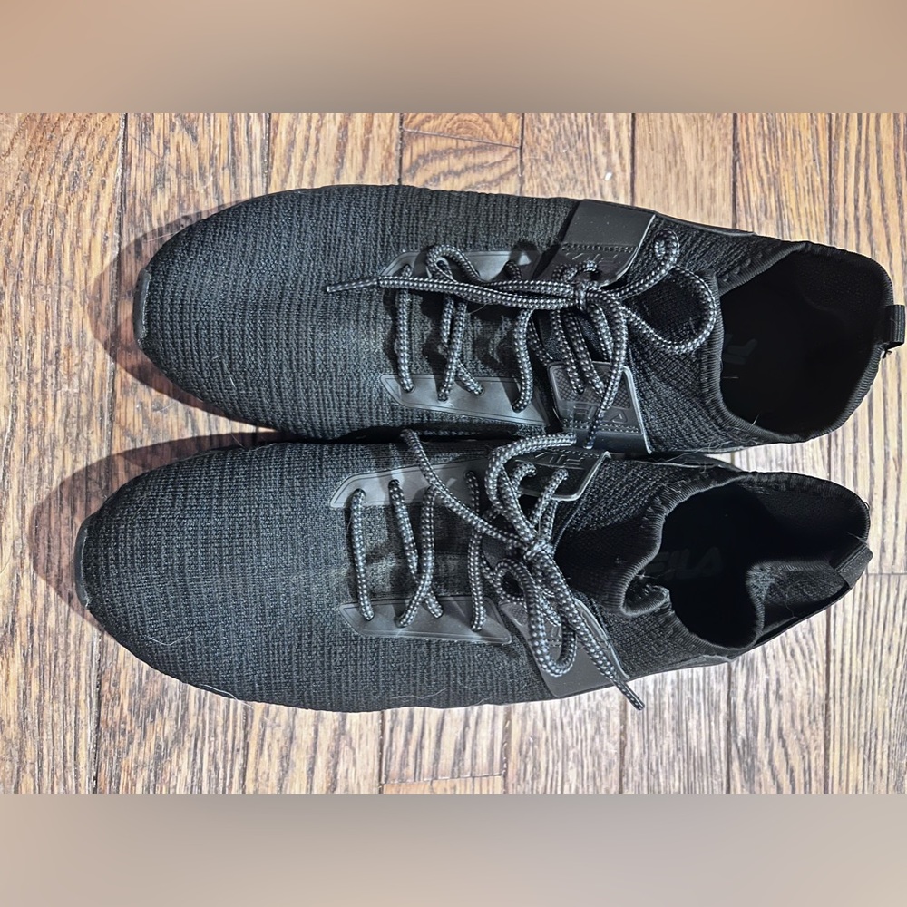 Men’s FILAS NWOT